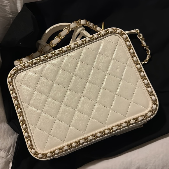 Chanel White Filigree Goatskin CC Vanity Case with Gold hardware - Picture 8 of 11